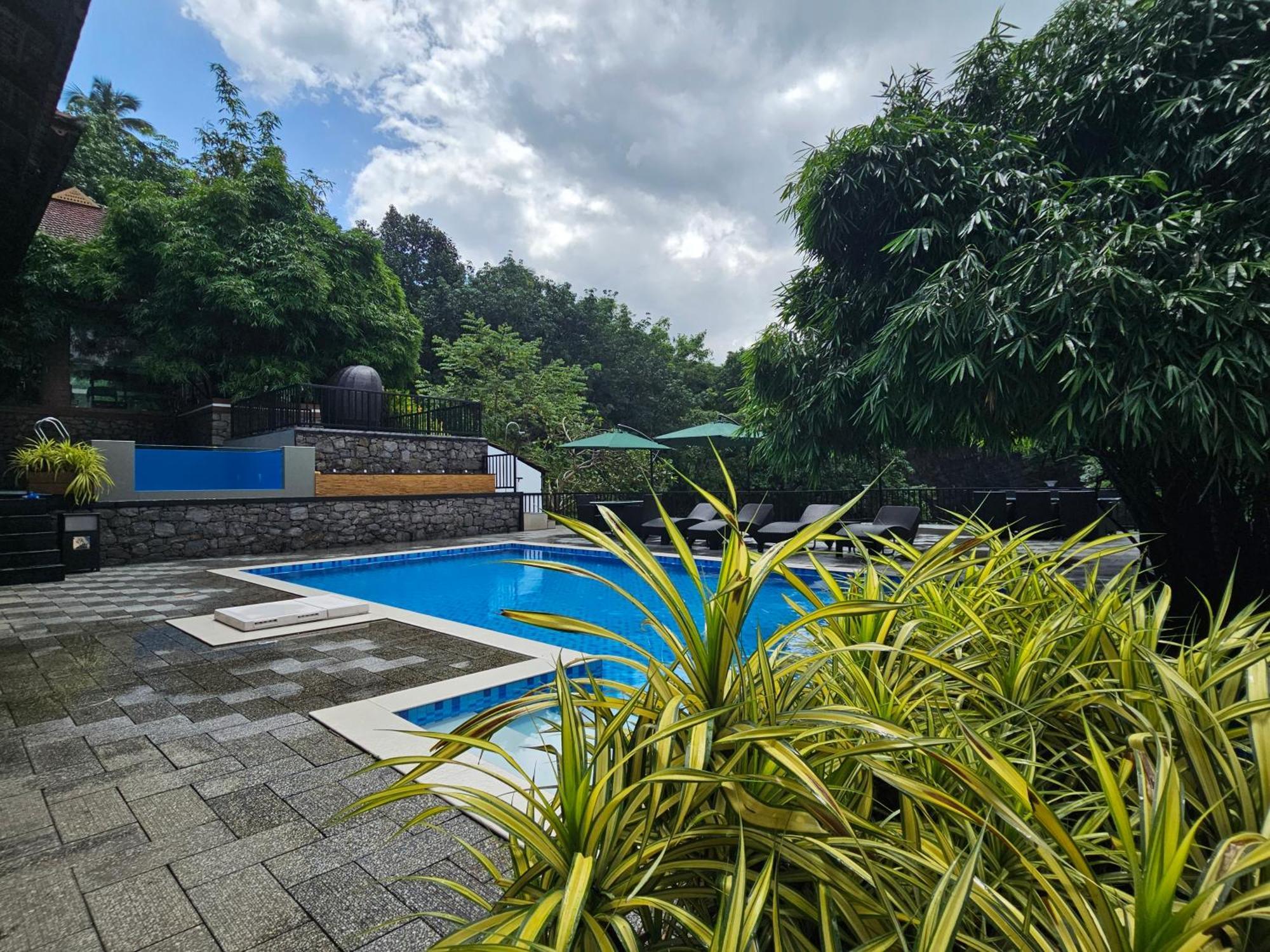 Athirapally Green Trees Athirappilly Exterior photo